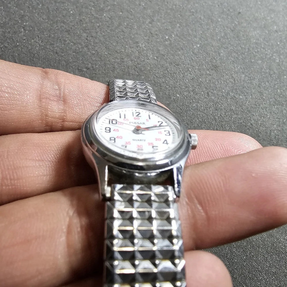 Pulsar By Seiko Ladies Quartz Watch Silver Tone Working V811-0970 shows signs of - Picture 4 of 10